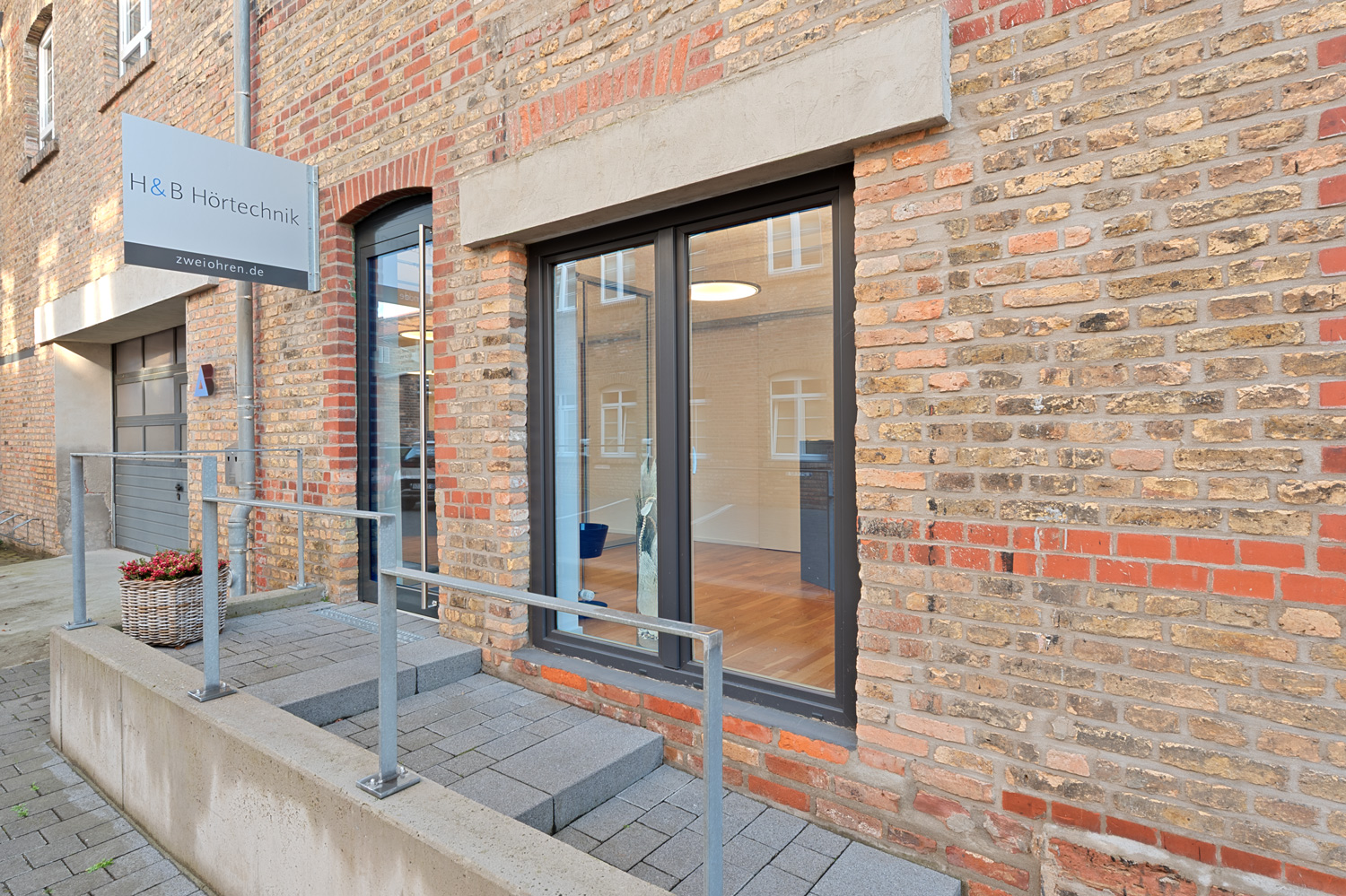 H&B Hörtechnik Frankfurt Wilhelm-Kobelt-Straße 1 60529, Hörgeräte, Gehörschutz, Hörgeräteanpassung; Fotografie Melissa Klingelhöfer